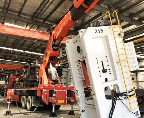 乡城附近随车吊出租，轻松解决运输难题