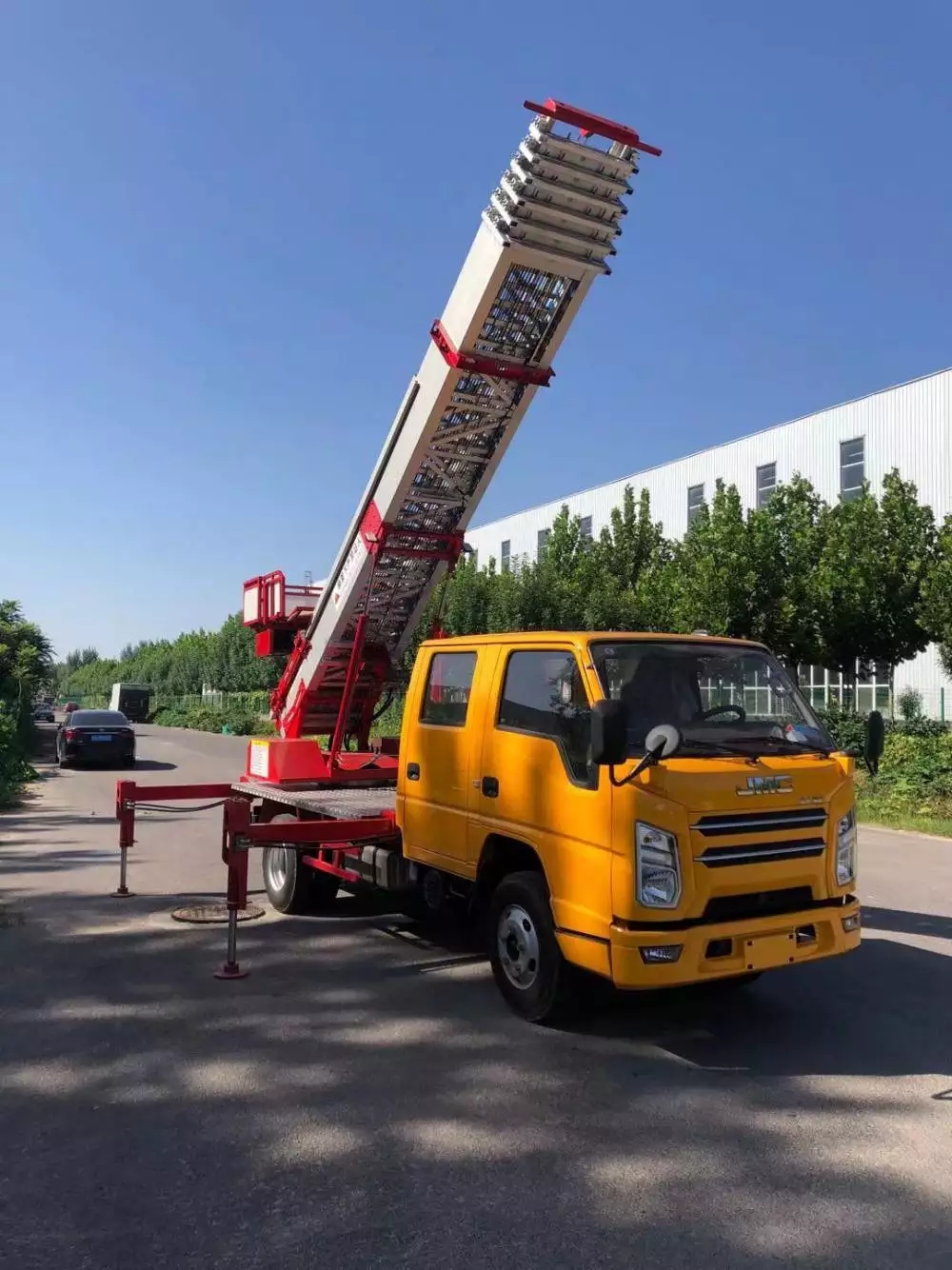 乡城附近的云梯车出租服务：轻松解决高空作业需求