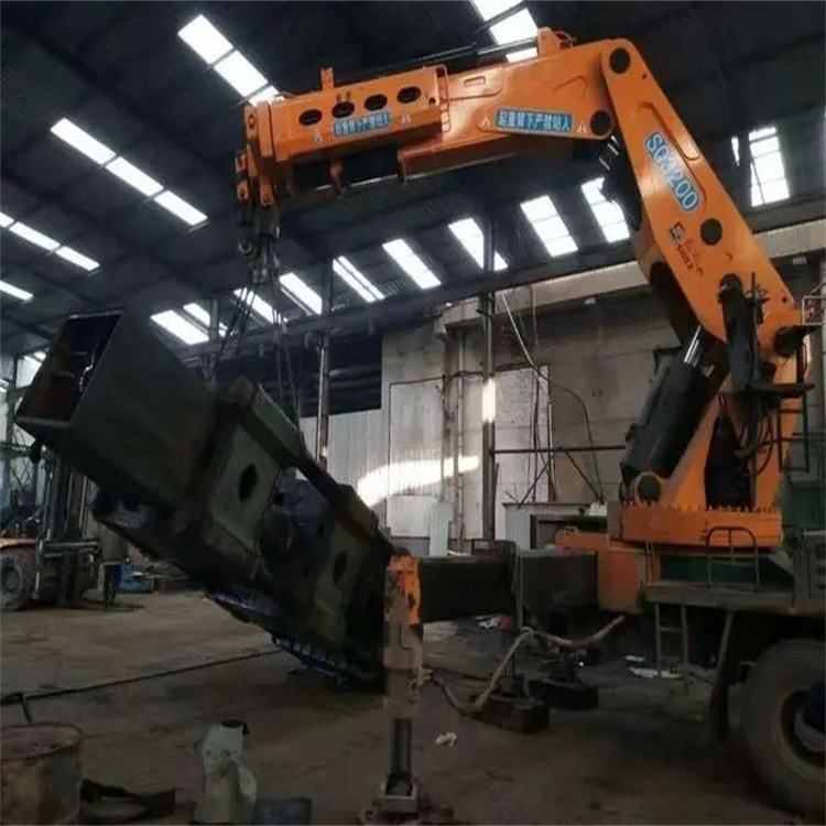 乡城200吨折臂吊出租