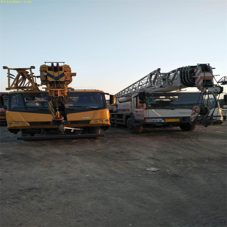 乡城吊车吊挖机正确办法